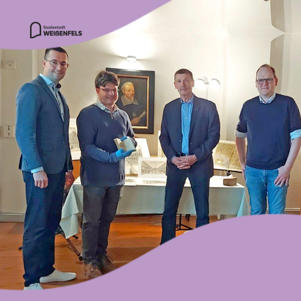 Fielmann AG &uuml;berreicht Schenkung an Verein